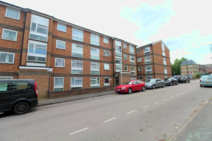 2 Bedroom Flat To Rent In Brook Street, Luton, LU3