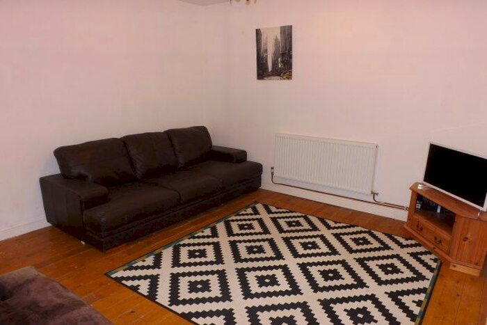 4 Bedroom Terraced House To Rent In Deacon Street, Swindon, SN1