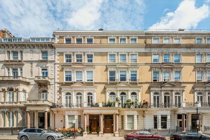 Studio To Rent In De Vere Gardens, High Street Kensington, London, W8