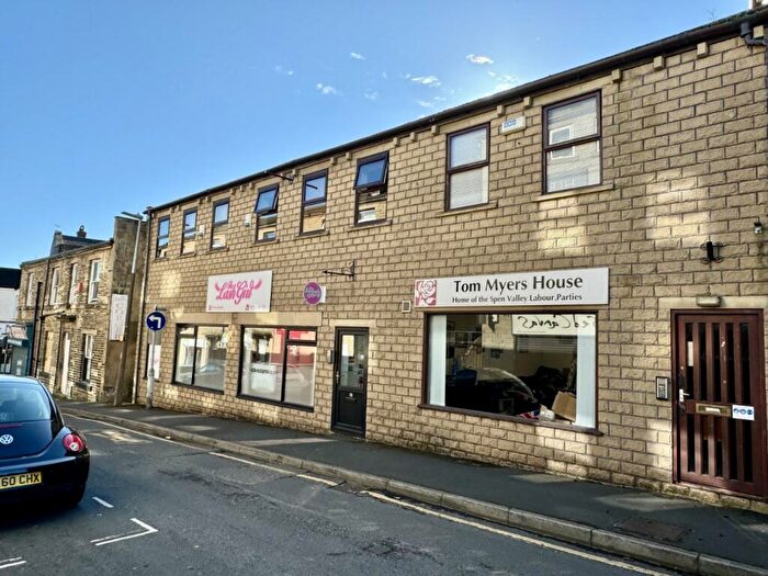 1 Bedroom Apartment For Sale In Cross Crown Street, Cleckheaton, BD19