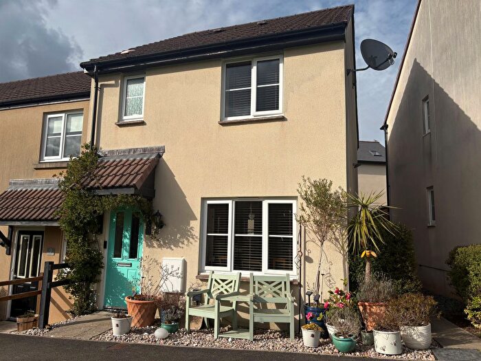 3 Bedroom Semi Detached House For Sale In Three Acre Close, Axminster, EX13