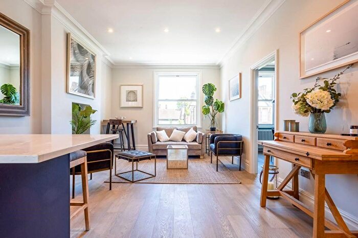 3 Bedroom Flat To Rent In Devonport Road, London, W12