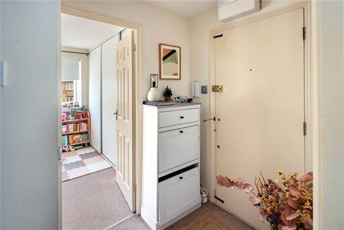 1 Bedroom Flat To Rent In Ferguson Close, Isle Of Dogs, London, E14