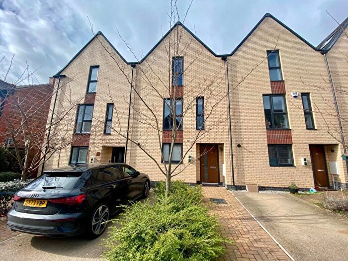 3 Bedroom Town House For Sale In Yew Tree Avenue, Fallowfield, M14