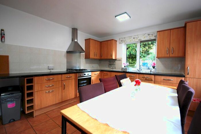 4 Bedroom Detached House To Rent In Mandela Street, Oval, SW9