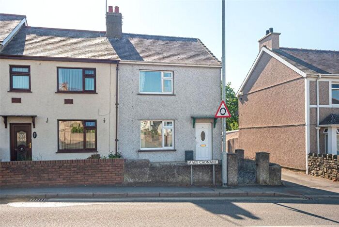 3 Bedroom End Of Terrace House For Sale In Maes Cadnant, Caernarfon, Gwynedd, LL55