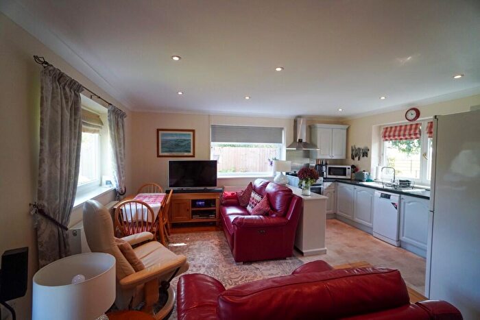 2 Bedroom Detached Bungalow To Rent In Rake Lane, CH2