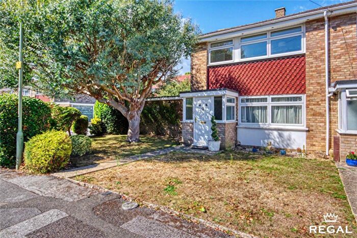 3 Bedroom End Of Terrace House For Sale In Camellia Gardens, New Milton, BH25