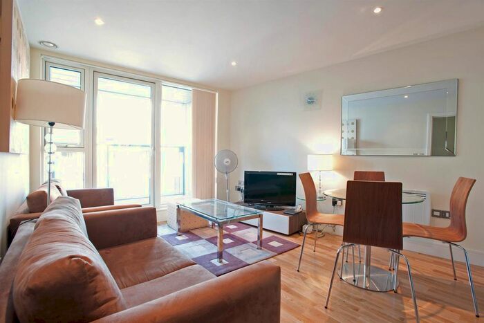 2 Bedroom Flat To Rent In Great Suffolk Street, Borough, London, SE1