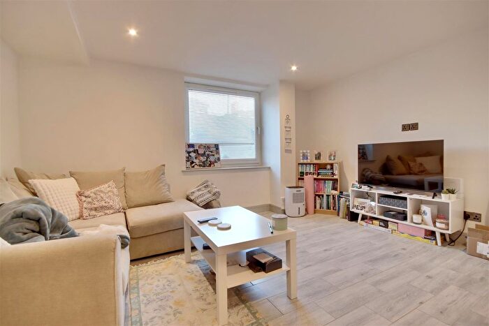 1 Bedroom Flat For Sale In Clarence Parade, Southsea, PO5