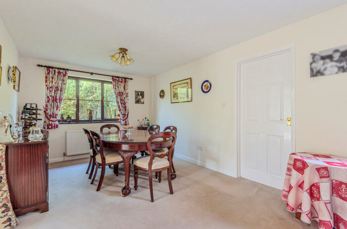 4 Bedroom Bungalow For Sale In York Drove, Nomansland, Salisbury, Wiltshire, SP5