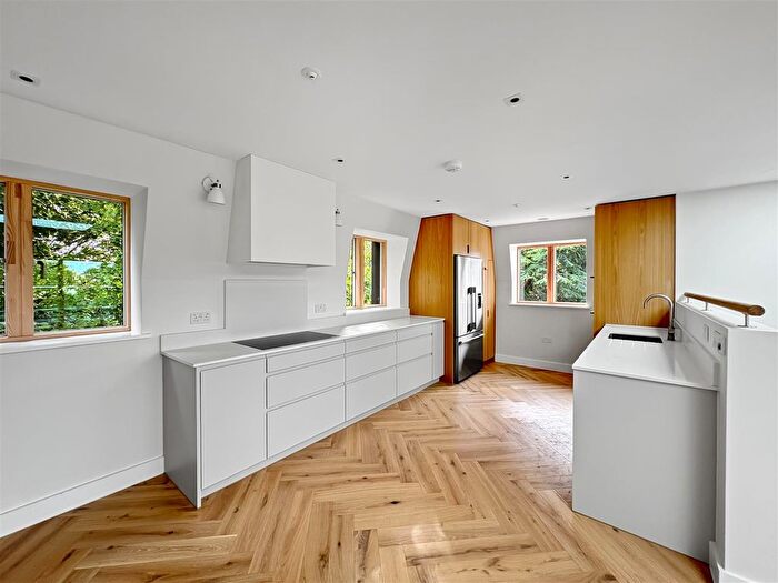 4 Bedroom Flat To Rent In Flat, Hills Road, Cambridge, CB2