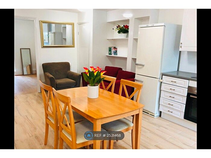 4 Bedroom Maisonette To Rent In Cowdenbeath Path, London, N1