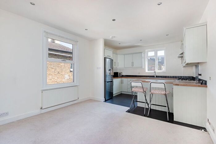 3 Bedroom Flat To Rent In Valetta Road, Wendell Park, London, W3