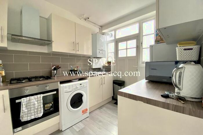 2 Bedroom Flat To Rent In Chyngton Court, London Road, Harrow, HA1