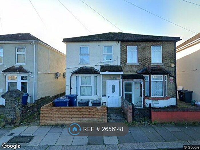 3 Bedroom Flat To Rent In Kingston Road, Southall, UB2