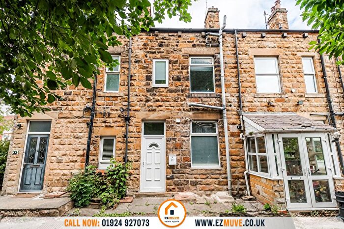 3 Bedroom Terraced House For Sale In Carlinghow Lane, Batley, WF17