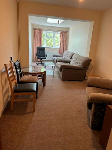 5 Bedroom Semi-Detached House To Rent In Cambridge Gardens, CV32