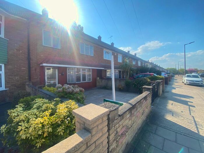 4 Bedroom Terraced House To Rent In Mungo Park Road, Rainham, RM13