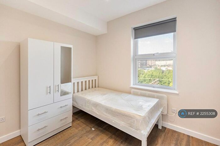 Studio To Rent In Grafton Road, London, NW5