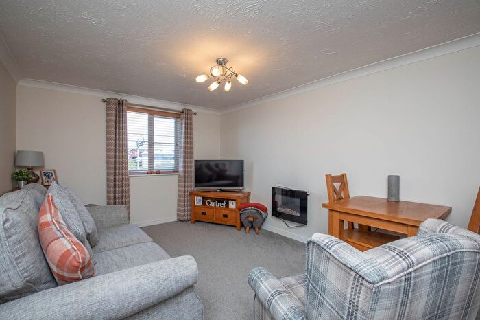 2 Bedroom Flat For Sale In Cwrt Coles, Cardiff, CF24