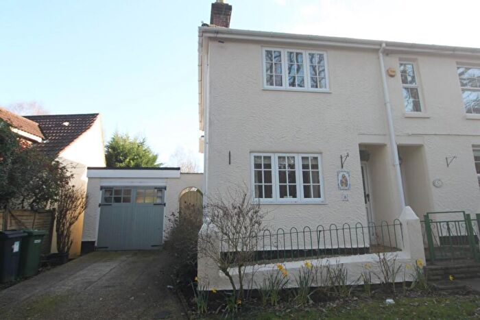 3 Bedroom Semi Detached House For Sale In Hound Road, Netley Abbey, Southampton, SO31
