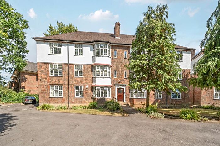 3 Bedroom Flat For Sale In Holders Hill Road, Hendon, NW4