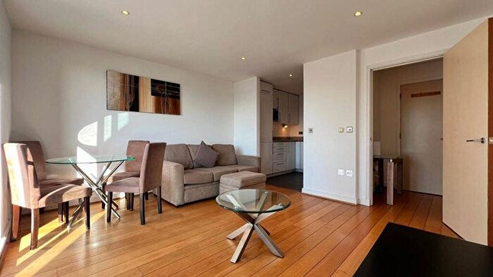 1 Bedroom Flat To Rent In Western Gateway, Royal Victoria, E16
