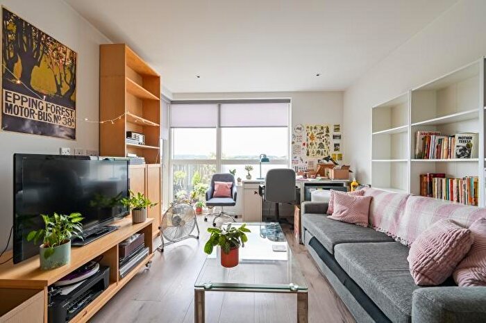 2 Bedroom Flat For Sale In Compass Court, Smithfield Square, High Street, London, N8