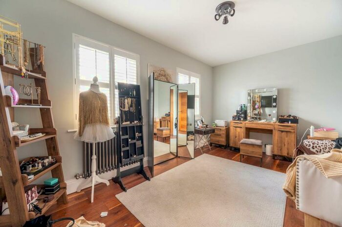 6 Bedroom Detached House To Rent In Connaught Avenue, Loughton, IG10