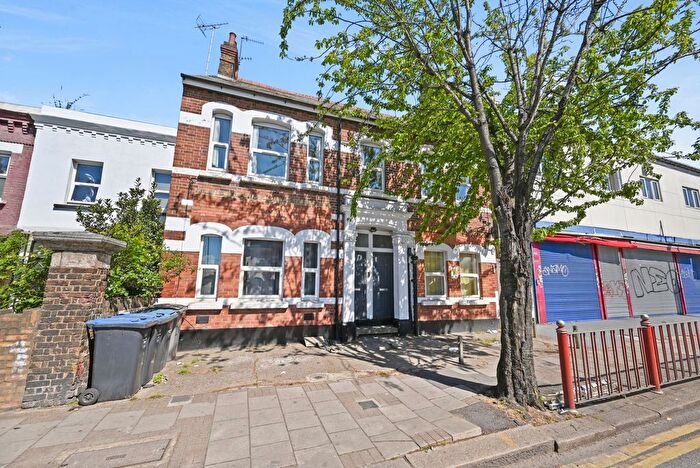 4 Bedroom Terraced House For Sale In High Street, Harlesden, NW10