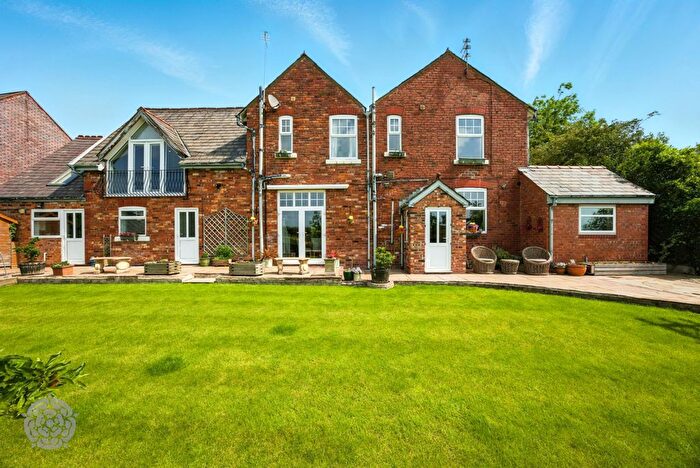 5 Bedroom Detached House For Sale In Kenyon Lane, Lowton, WA3