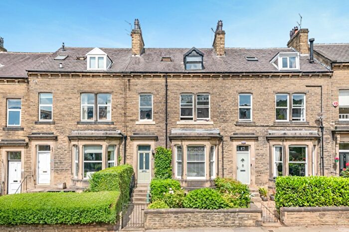 5 Bedroom Terraced House For Sale In Park Road, Bingley, West Yorkshire, BD16