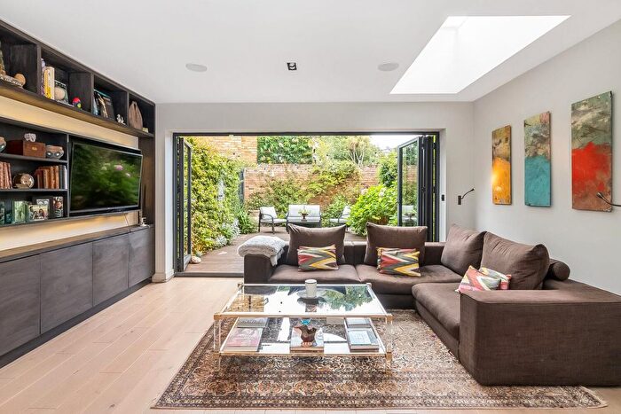 4 Bedroom End Of Terrace House For Sale In Hinton Road, Herne Hill, London, SE24