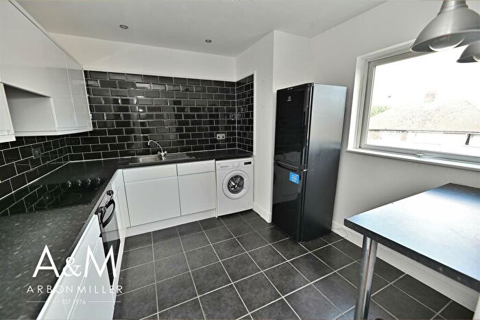 1 Bedroom Flat To Rent In Dryden Close, Hainault, IG6