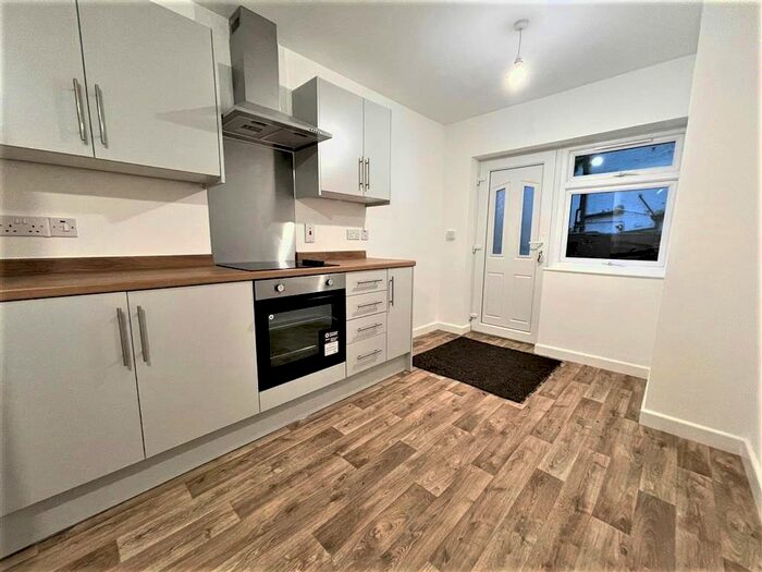 2 Bedroom Flat To Rent In Brunswick Park Road, Wednesbury, WS10