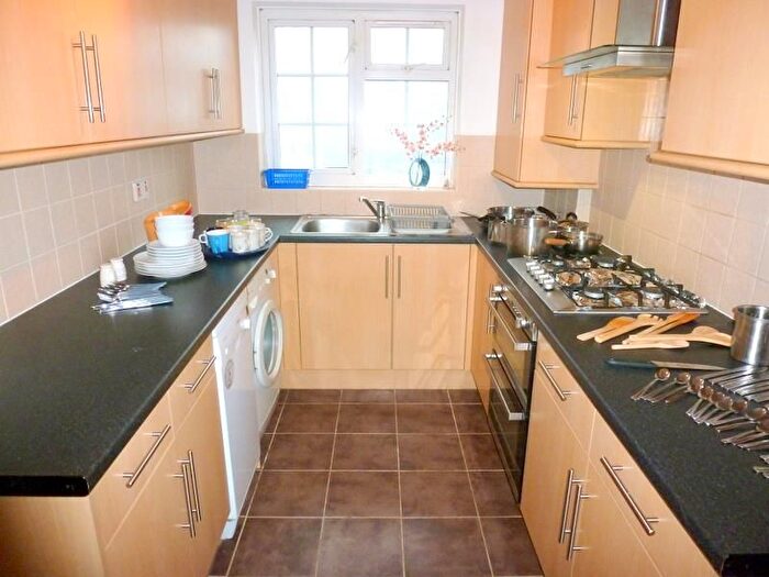 2 Bedroom Flat To Rent In Arborfield Close, Slough, Berkshire, SL1
