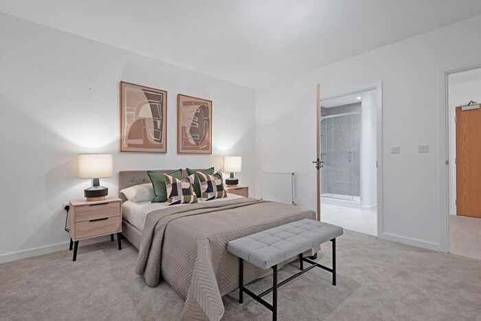1 Bedroom Flat To Rent In Tern Apartments, Hendon Waterside, London, NW9