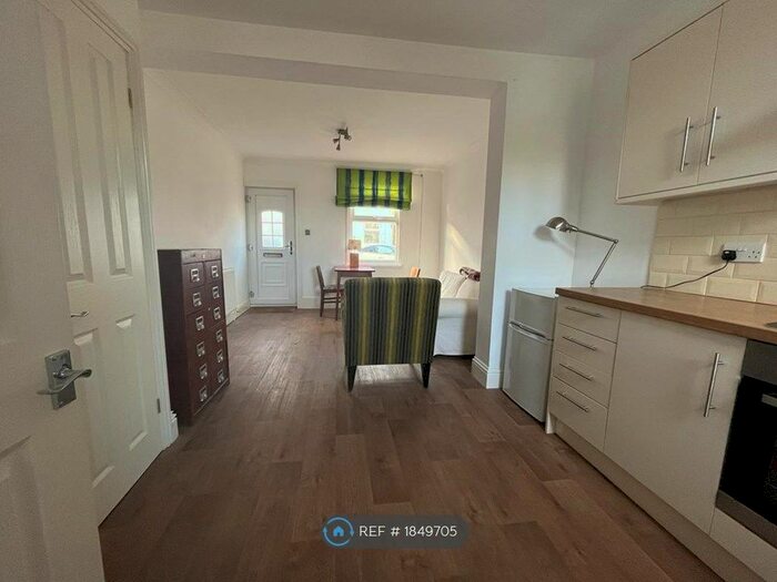 3 Bedroom Terraced House To Rent In Factory Road, Northfleet, Gravesend, DA11