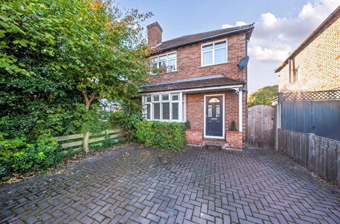 3 Bedroom Semi-detached House For Sale In Whitemore Road, Guildford, GU1