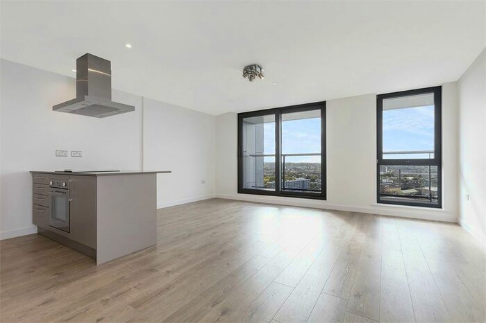 3 Bedroom Flat To Rent In Chancellor House, Rotherhithe New Road, London, SE16