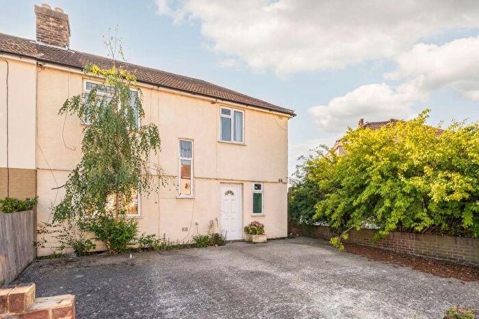 3 Bedroom Semi Detached House For Sale In Indus Road, Charlton, SE7