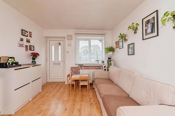 1 Bedroom Terraced Bungalow For Sale In Melbourne Road, Tilbury, RM18