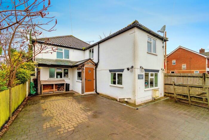 3 Bedroom Detached House For Sale In Ringwood Road, Woodlands, Southampton, Hampshire, SO40