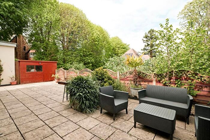 2 Bedroom Flat For Sale In Church Road, Stoke Bishop, Bristol, BS9