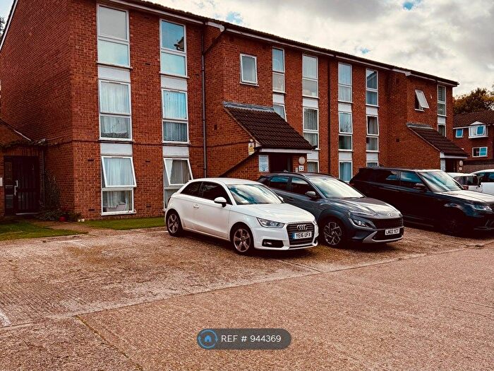 1 Bedroom Flat To Rent In Poplar Grove, London, N11