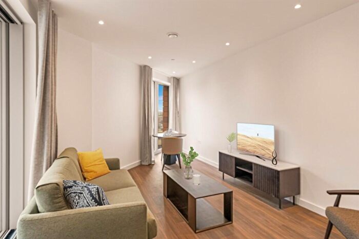 1 Bedroom Apartment To Rent In Nine Elms Lane, London, SW11