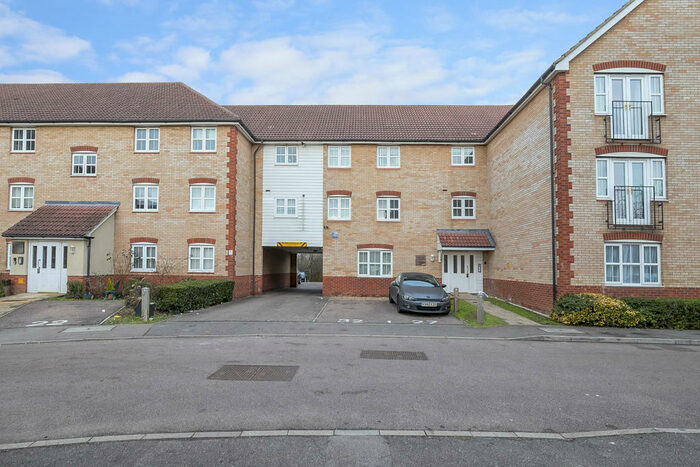 2 Bedroom Ground Flat To Rent In Stoney Bridge Drive, Waltham Abbey, EN9