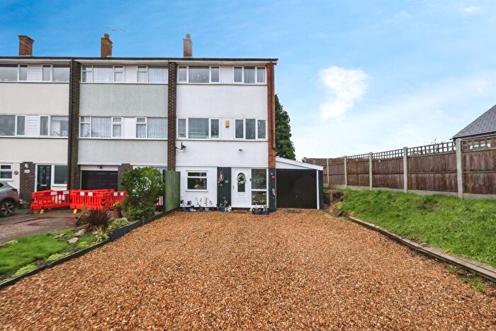 3 Bedroom Semi Detached House For Sale In Wolverhampton Road, Kingswinford, DY6