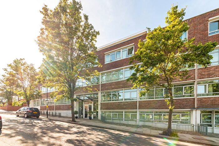2 Bedroom Flat To Rent In Mercury House, Heathcroft, London, W5